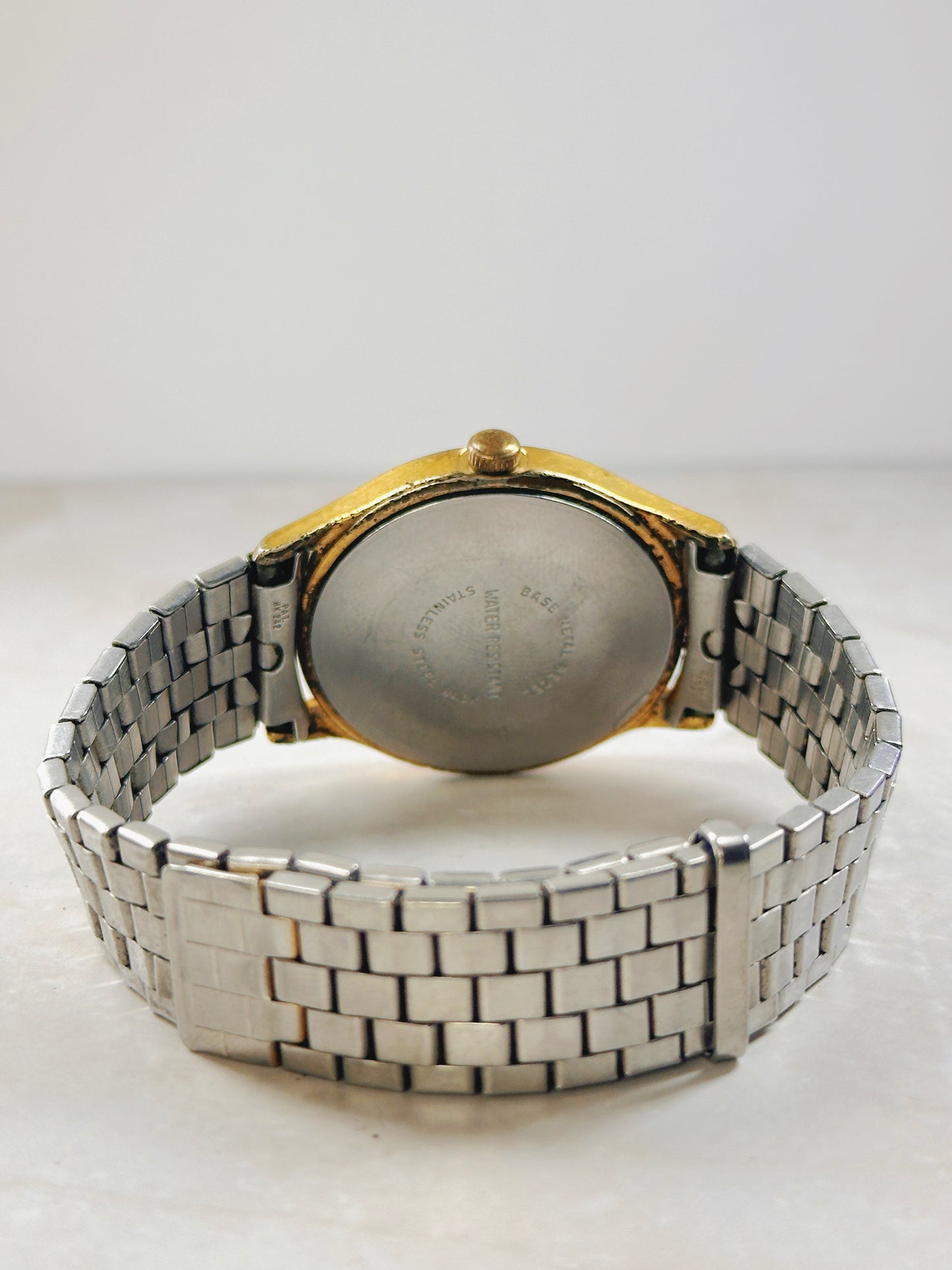 Timex Water Resistant Watch – Date – Gold Tone Case – Vintage – New Battery