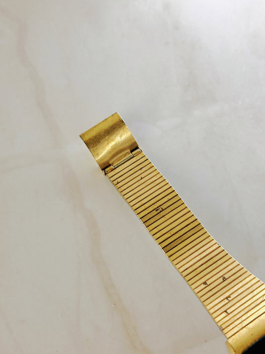 Pulsar Gold Tone Quartz Watch – Black & Gold Dial – Integrated Bracelet – Needs Adjustment