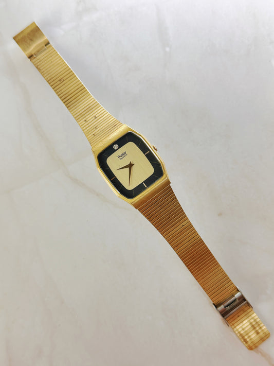 Pulsar Gold Tone Quartz Watch – Black & Gold Dial – Integrated Bracelet – Needs Adjustment