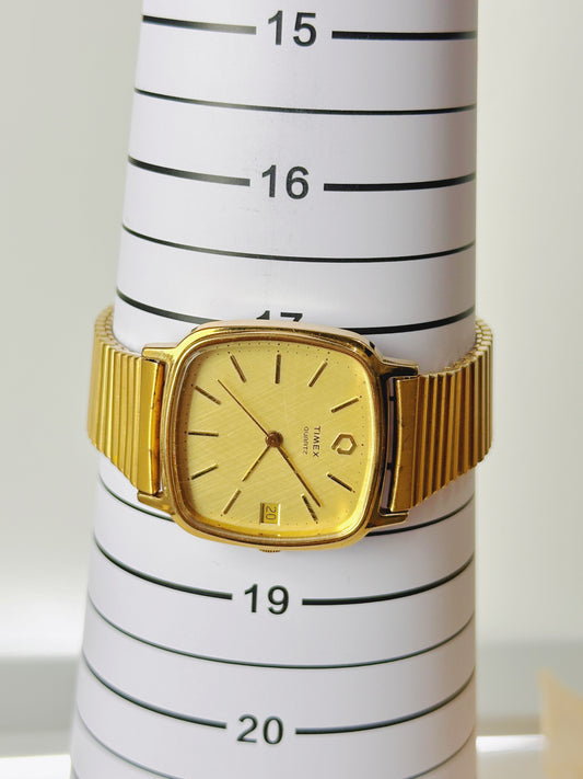 Timex Gold Tone Quartz Watch – Date Display – Vintage Style – New Battery