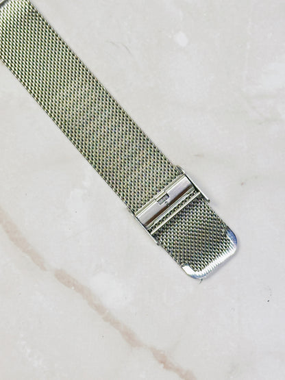 CRRJU Minimalist Silver Tone Watch – Date – Mesh Bracelet – Quartz – New Battery