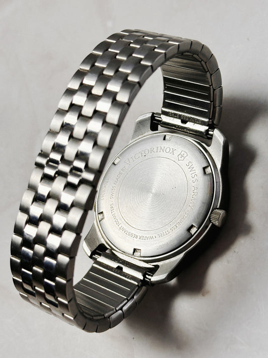 Victorinox Swiss Army Stainless Steel Watch – Date – 24 Hour Dial – Swiss Made – New Battery