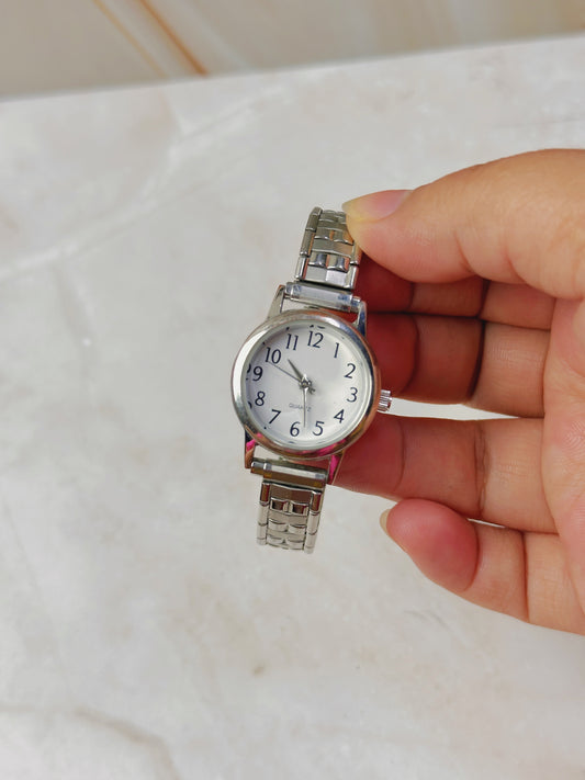 Classic Silver Tone Watch – White Dial – Arabic Numerals – Stainless Steel Bracelet – Quartz – New Battery