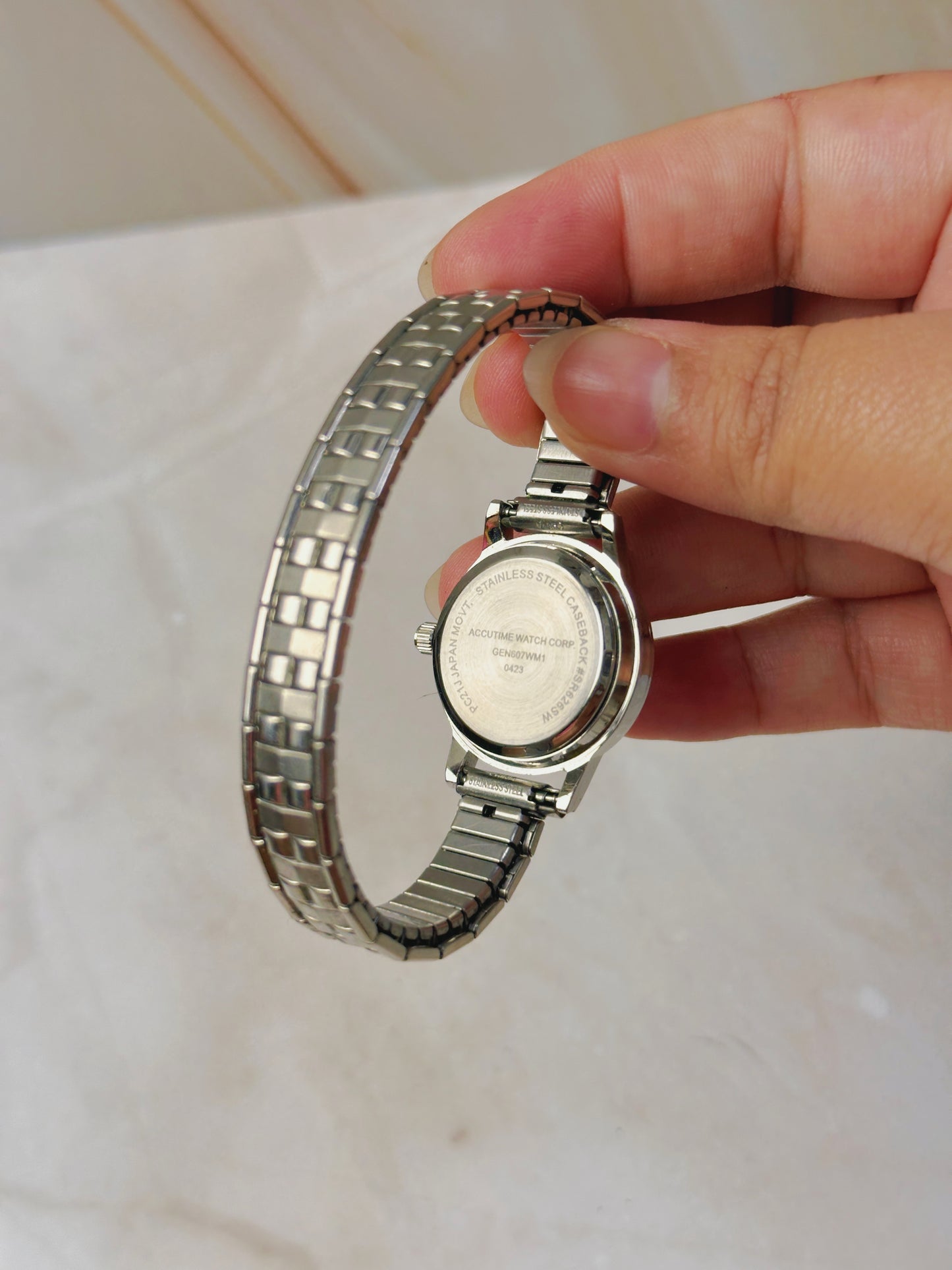 Classic Silver Tone Watch – White Dial – Arabic Numerals – Stainless Steel Bracelet – Quartz – New Battery