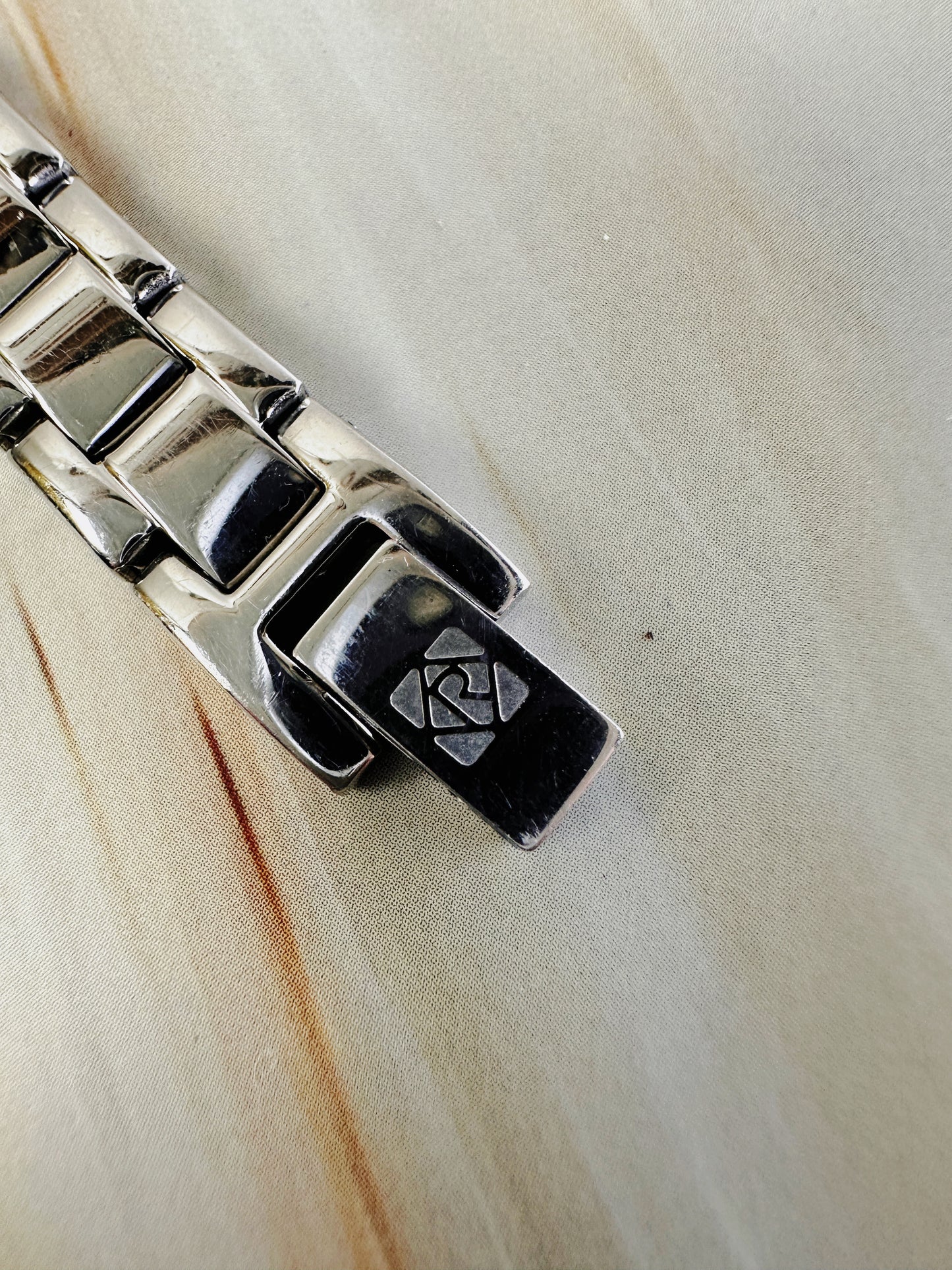 Relic by Fossil Silver Tone Women’s Watch – Stainless Steel Bracelet – Quartz