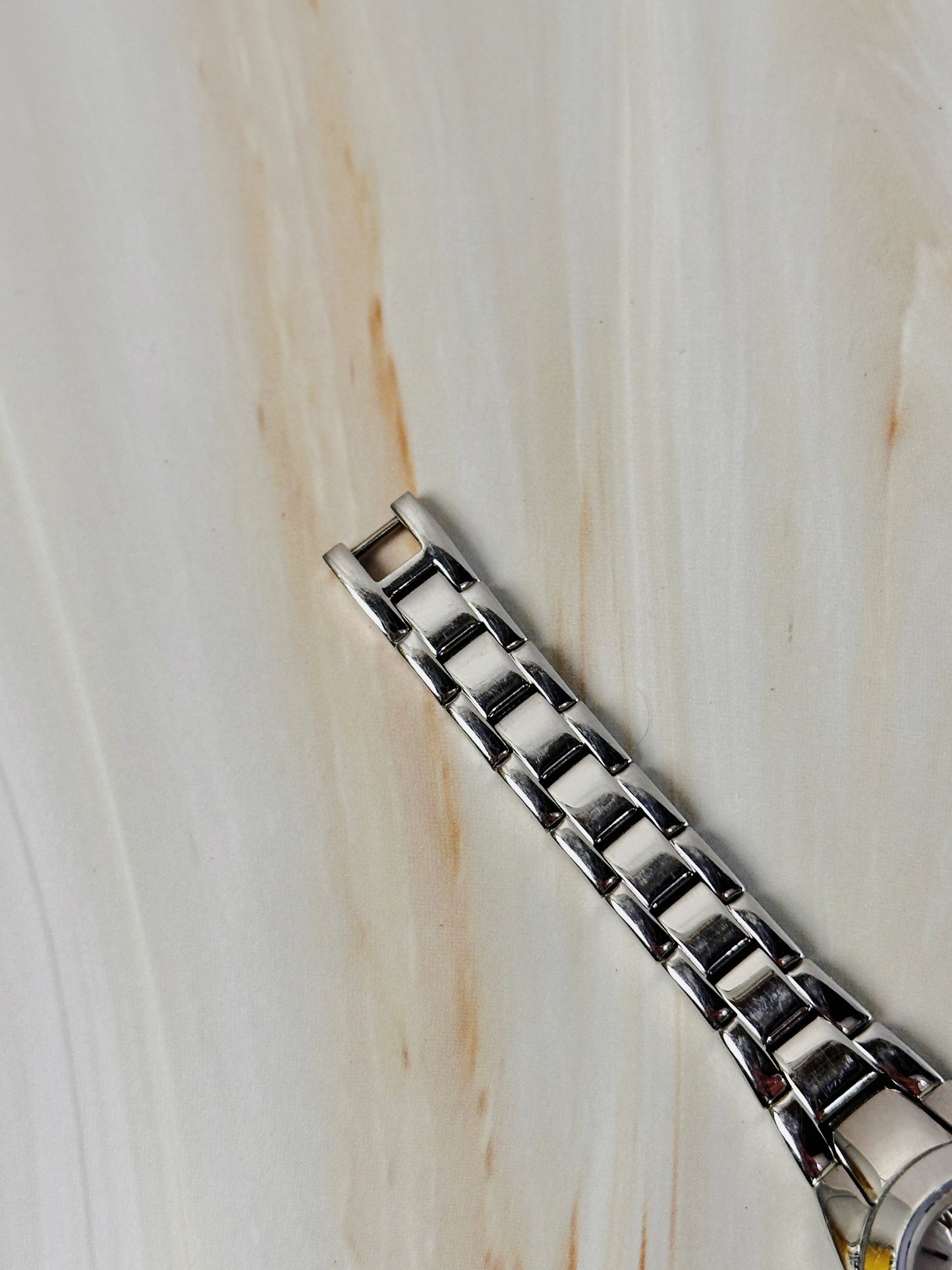 Relic by Fossil Silver Tone Women’s Watch – Stainless Steel Bracelet – Quartz