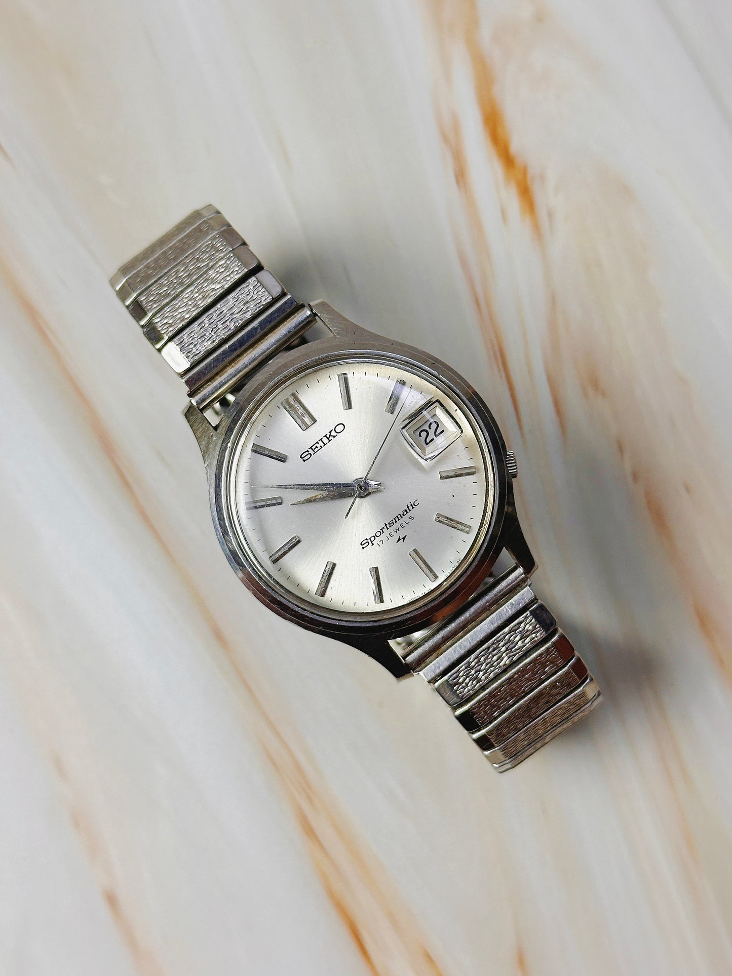 Seiko Sportmatic 17 Jewels Automatic Watch – Silver Dial – Date Window – Vintage Stainless Steel Dress Watch