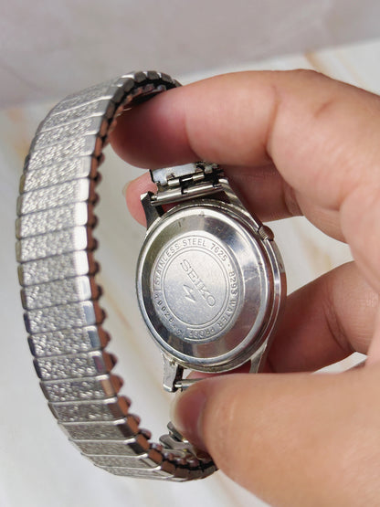 Seiko Sportmatic 17 Jewels Automatic Watch – Silver Dial – Date Window – Vintage Stainless Steel Dress Watch