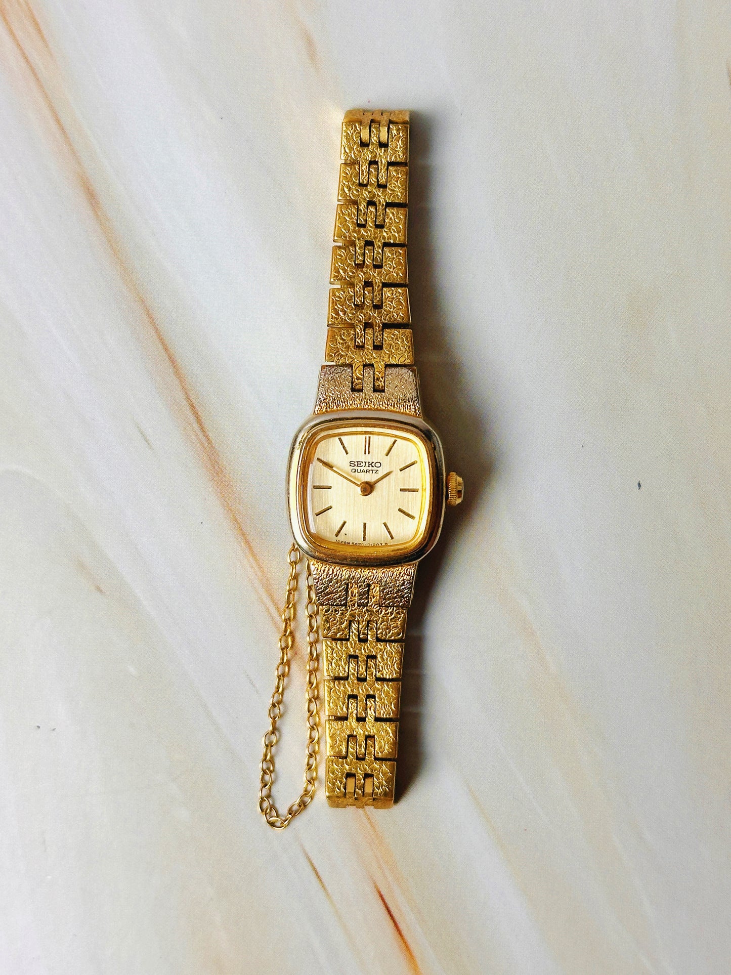 Seiko Women’s Gold Tone Cushion Dress Watch – Vintage Quartz – Integrated Bracelet