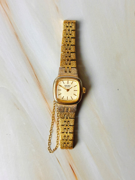 Seiko Women’s Gold Tone Cushion Dress Watch – Vintage Quartz – Integrated Bracelet