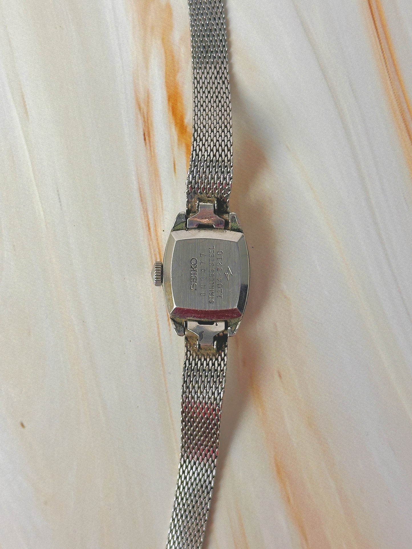 Vintage Seiko Women’s Watch – 17 Jewels Mechanical – Oval Case – Stainless Steel Mesh Bracelet