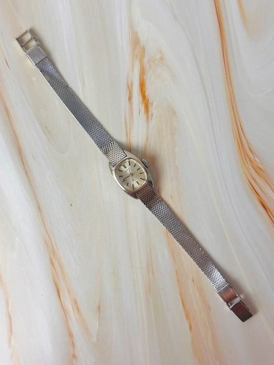 Vintage Seiko Women’s Watch – 17 Jewels Mechanical – Oval Case – Stainless Steel Mesh Bracelet