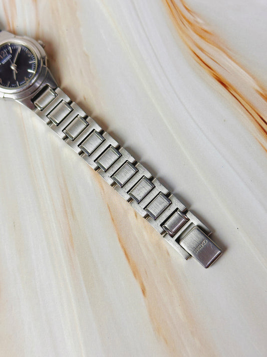 Seiko Women’s Quartz Watch – Black Dial – Stainless Steel Bracelet – Classic Dress Style