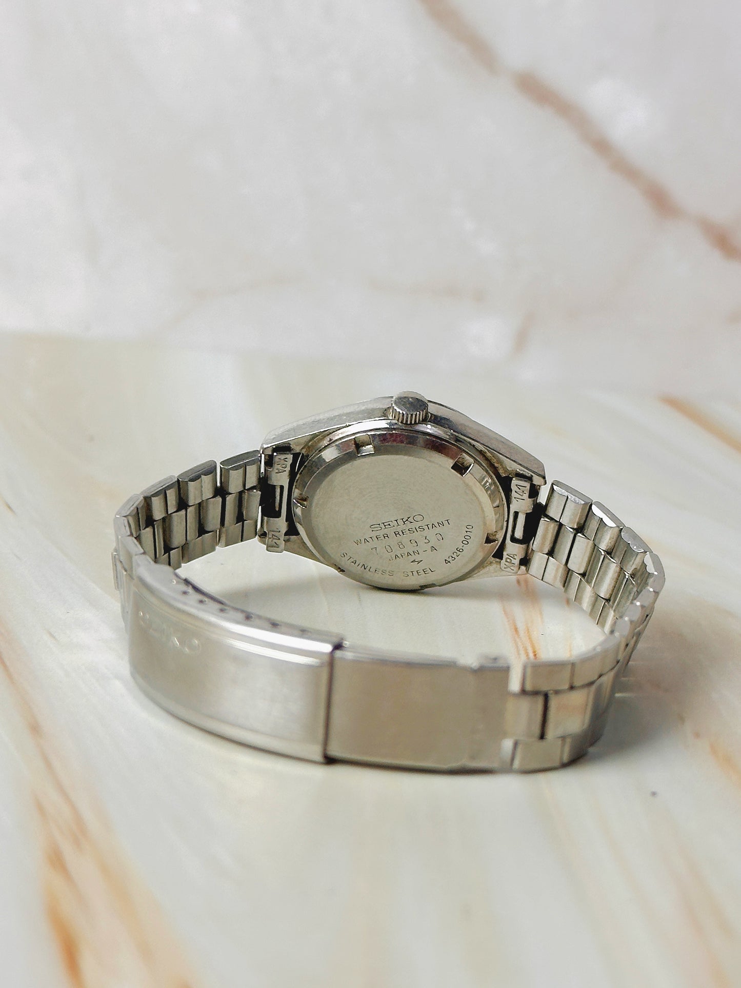 Seiko Quartz Vintage Watch – Blue Sunburst Dial – Day Date (Kanji) – Stainless Steel Bracelet