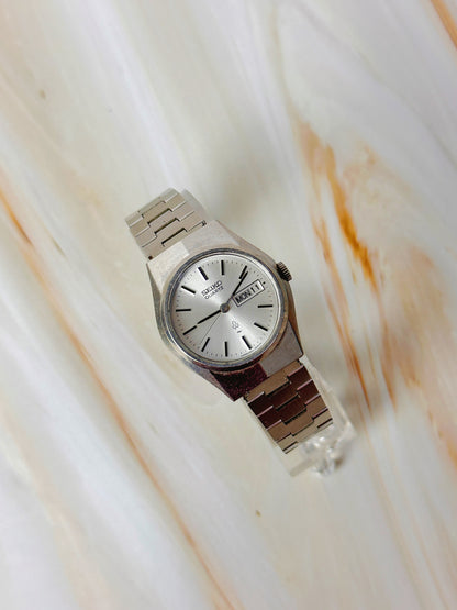 Seiko Quartz Vintage Watch – Day Date – Stainless Steel Bracelet – Classic Silver Dial