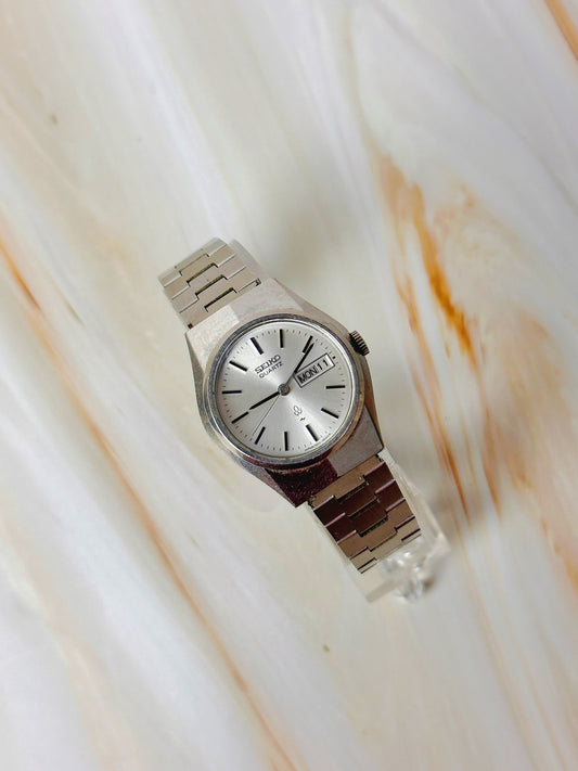 Seiko Quartz Vintage Watch – Day Date – Stainless Steel Bracelet – Classic Silver Dial