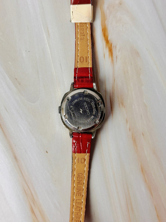Vintage Seiko Automatic Women’s Watch – 17 Jewels Hi-Beat – Day Date – New Red Strap