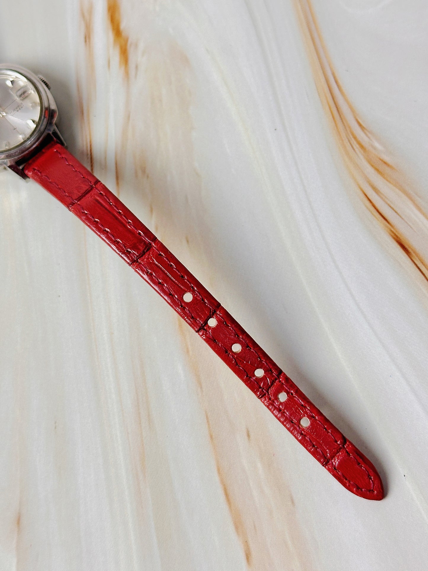 Vintage Seiko Automatic Women’s Watch – 17 Jewels Hi-Beat – Day Date – New Red Strap