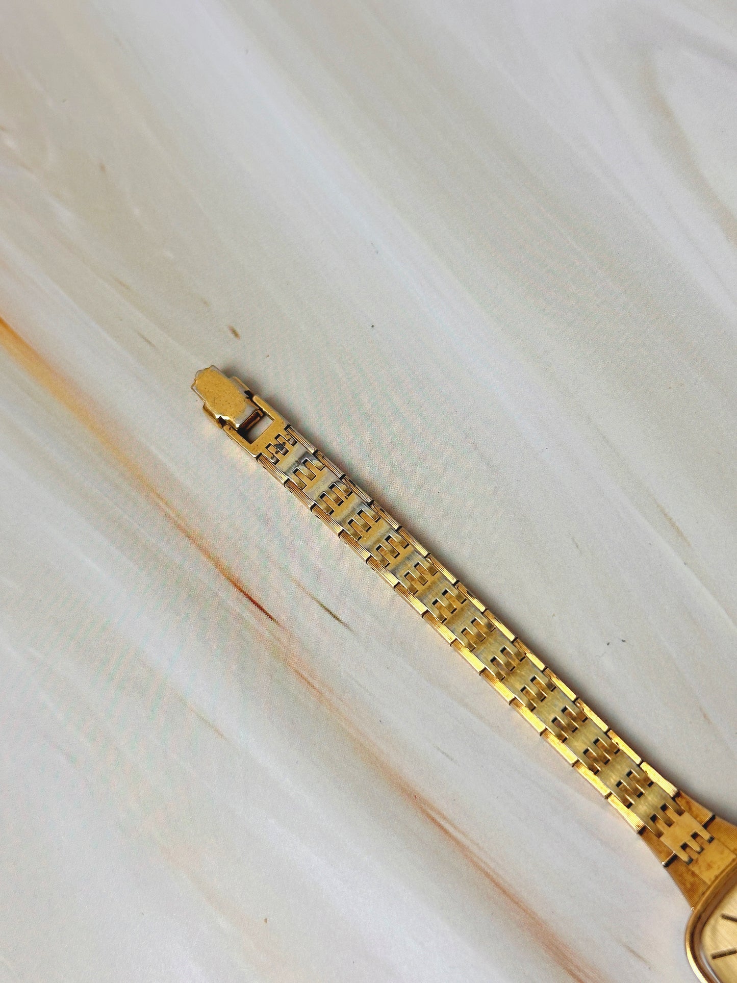Vintage Timex Women’s Watch – Manual Wind – Gold Tone Square Case – Champagne Dial