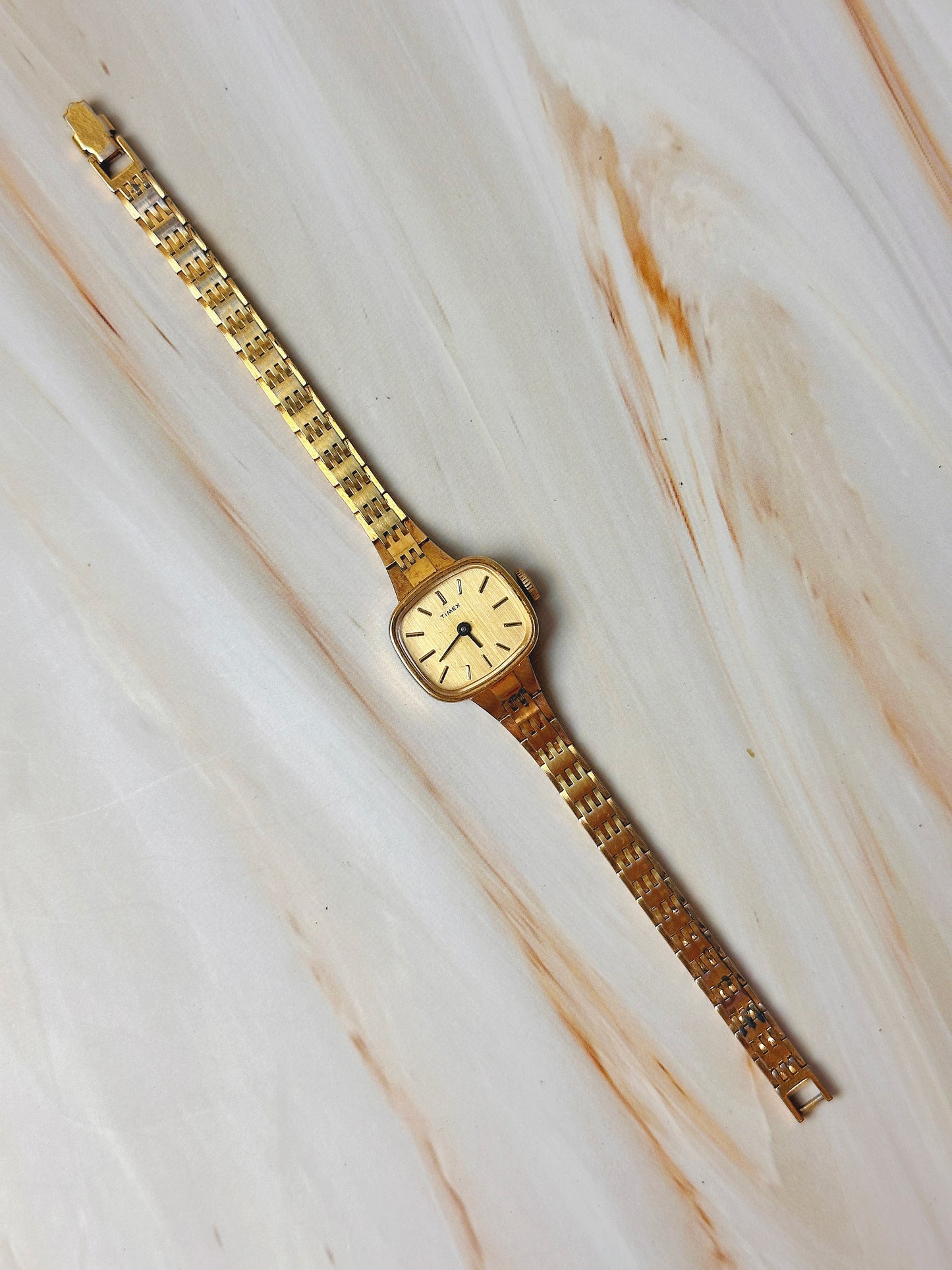 Vintage Timex Women’s Watch – Manual Wind – Gold Tone Square Case – Champagne Dial