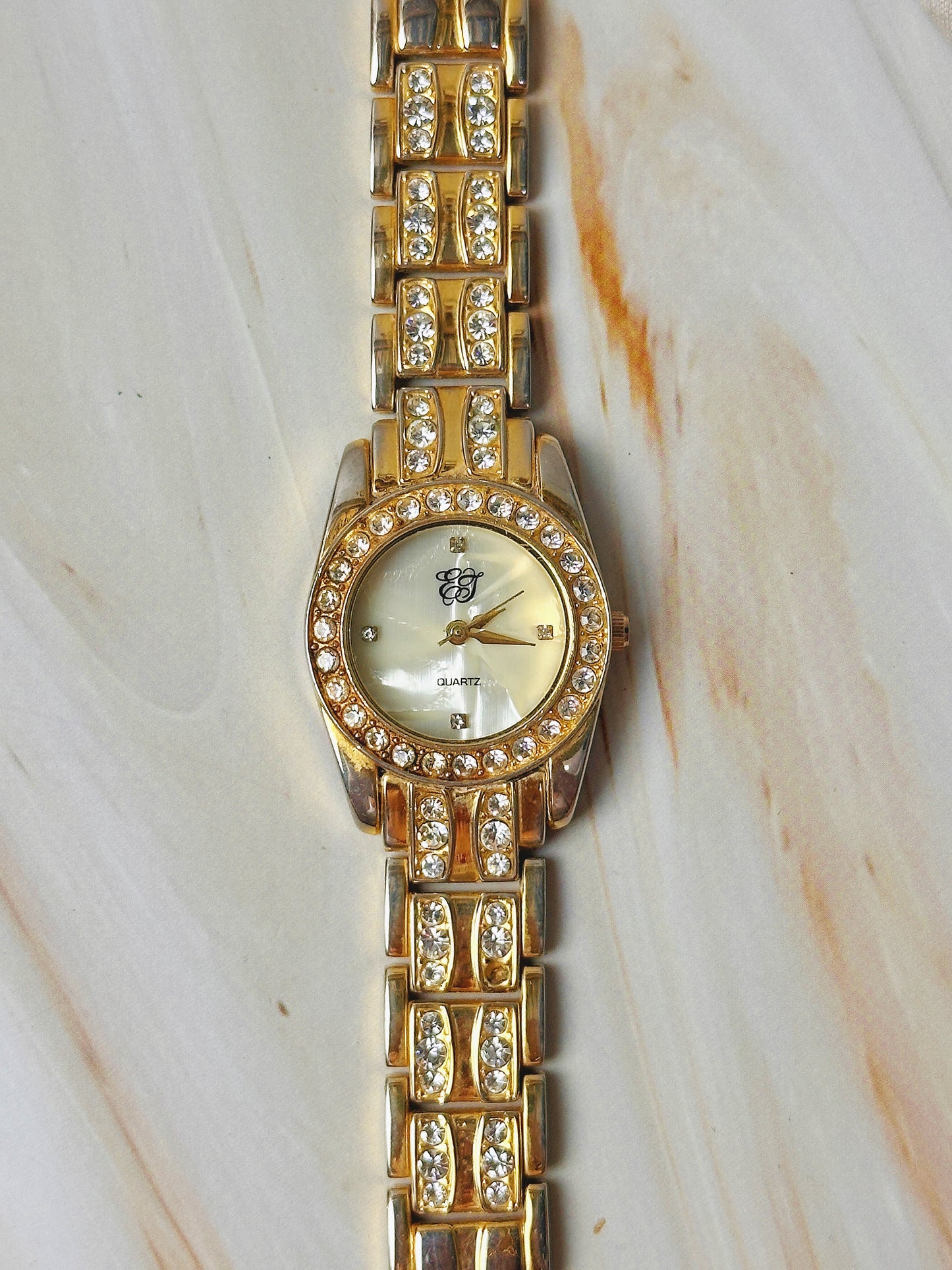 Women’s Fashion Watch – Crystal Bezel – Gold Tone Bracelet – Quartz