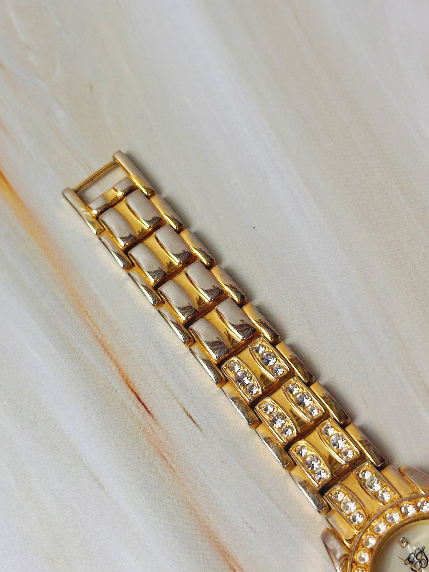 Women’s Fashion Watch – Crystal Bezel – Gold Tone Bracelet – Quartz