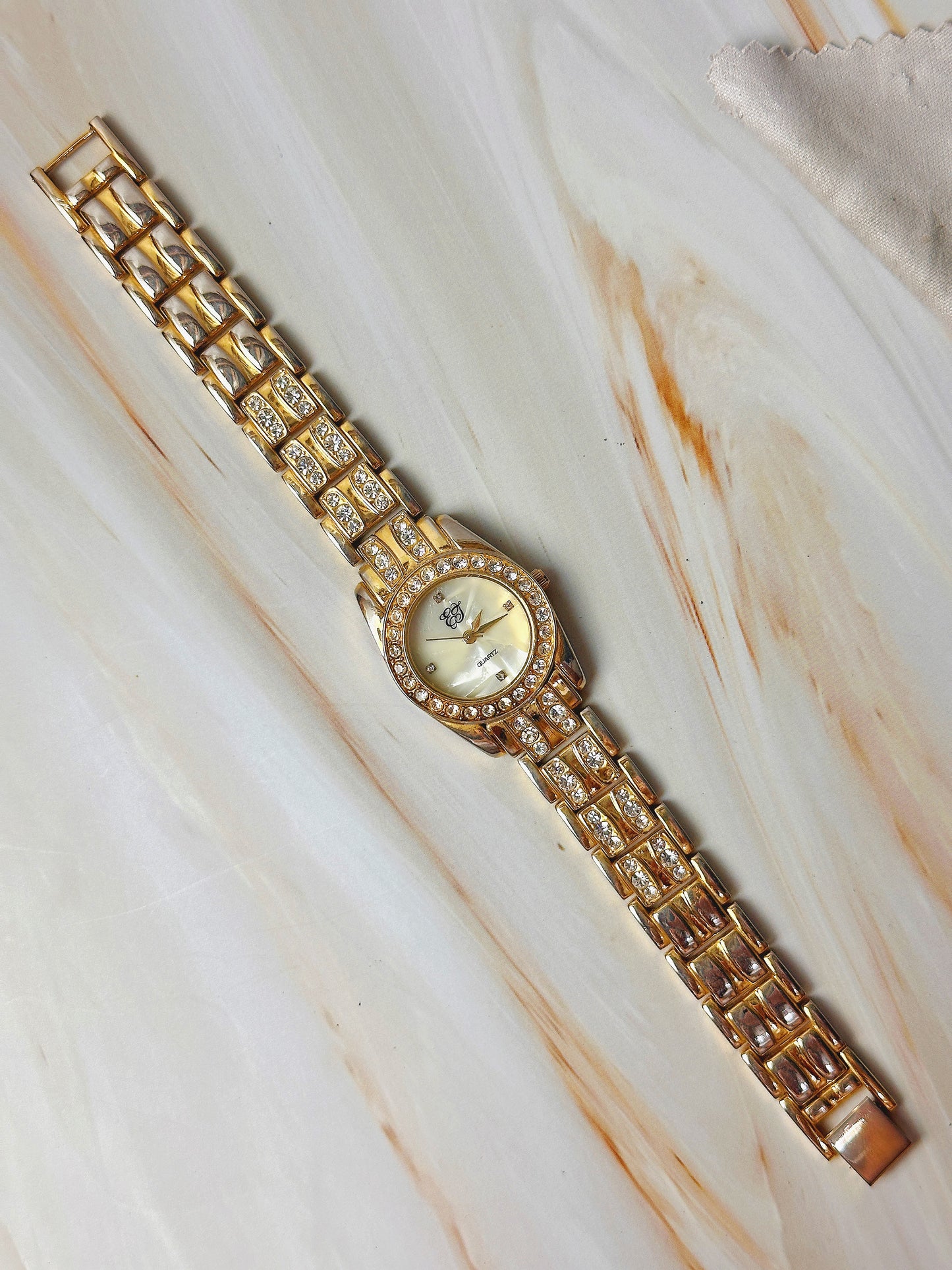 Women’s Fashion Watch – Crystal Bezel – Gold Tone Bracelet – Quartz