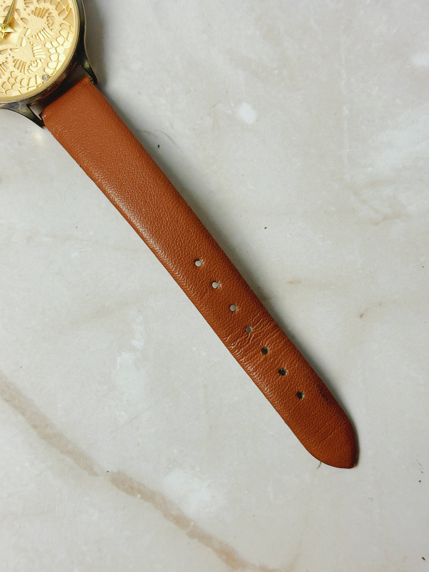 Vintage Floral Pattern Dial Watch – Gold Tone Face – Brown Leather Strap
