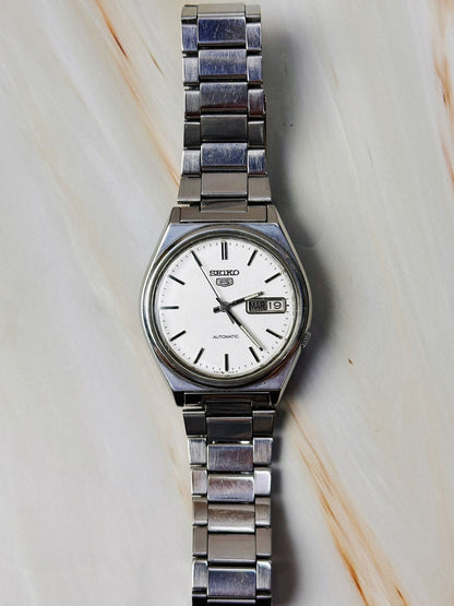 Seiko 5 Automatic Watch – White Dial – Day & Date Window – Stainless Steel Vintage Men’s Dress Watch