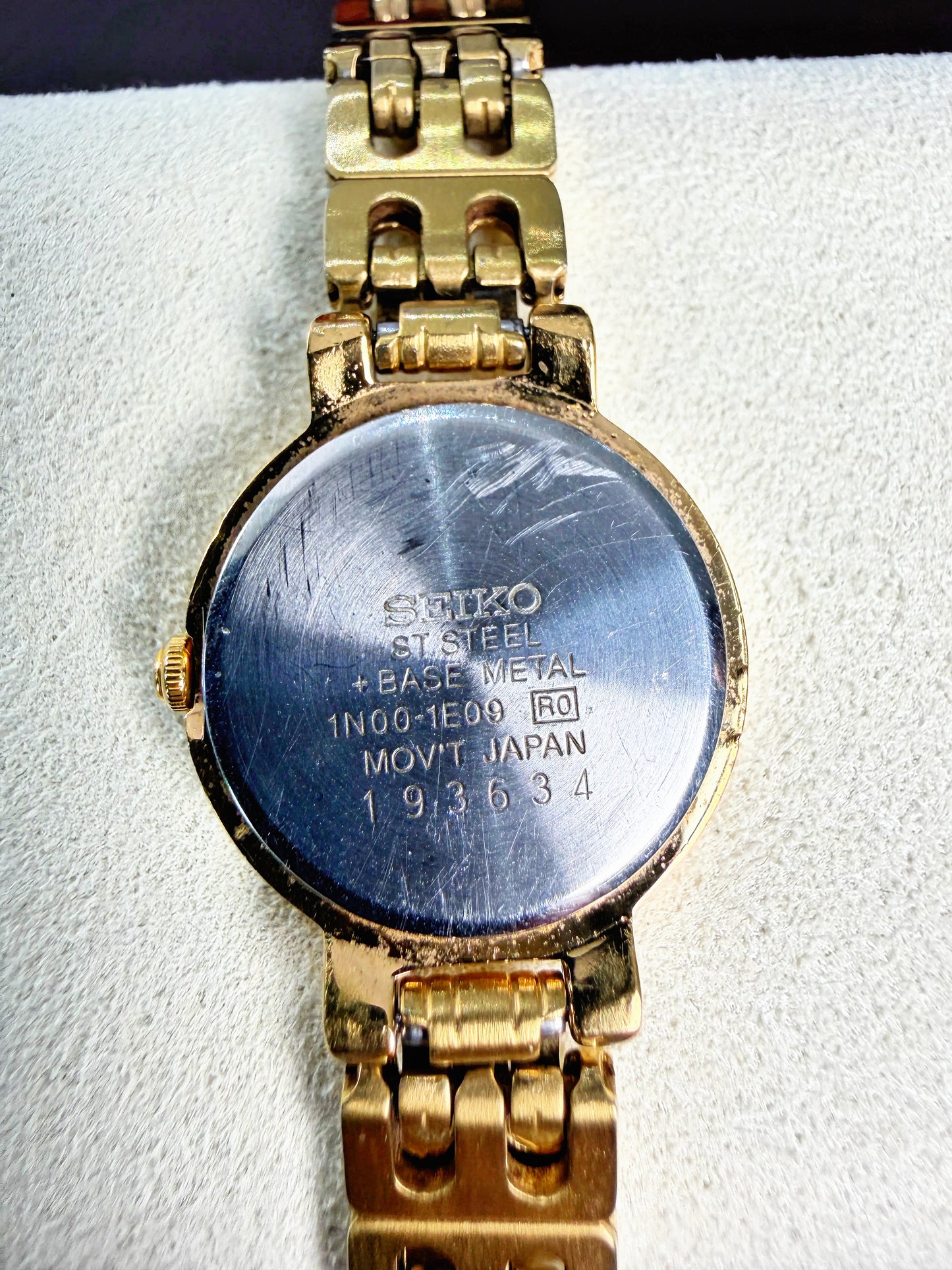 Vintage Seiko Women 1N00-1E09 Gold-Tone Quartz Analog 20 mm Watch (6" Bracelet)