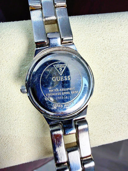 GUESS Women’s U90038L1 Fashion Sunburst Silver-Tone Quartz Analog 22 mm Watch (6″ Bracelet) Vintage